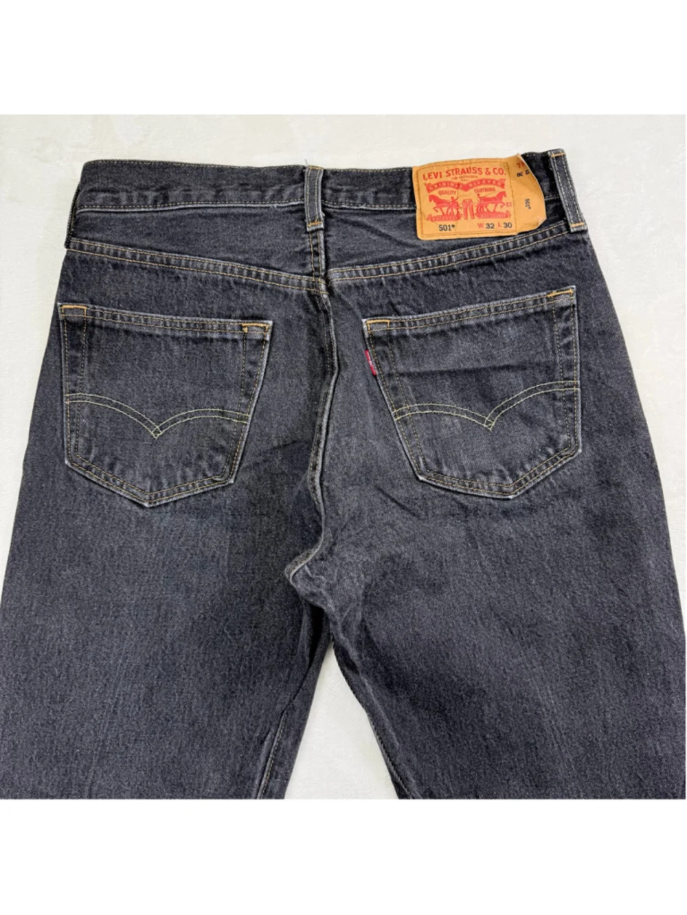 Men's Levi's 501 32x30 Button Fly Straight Leg Jeans Black (Actual 32x28)